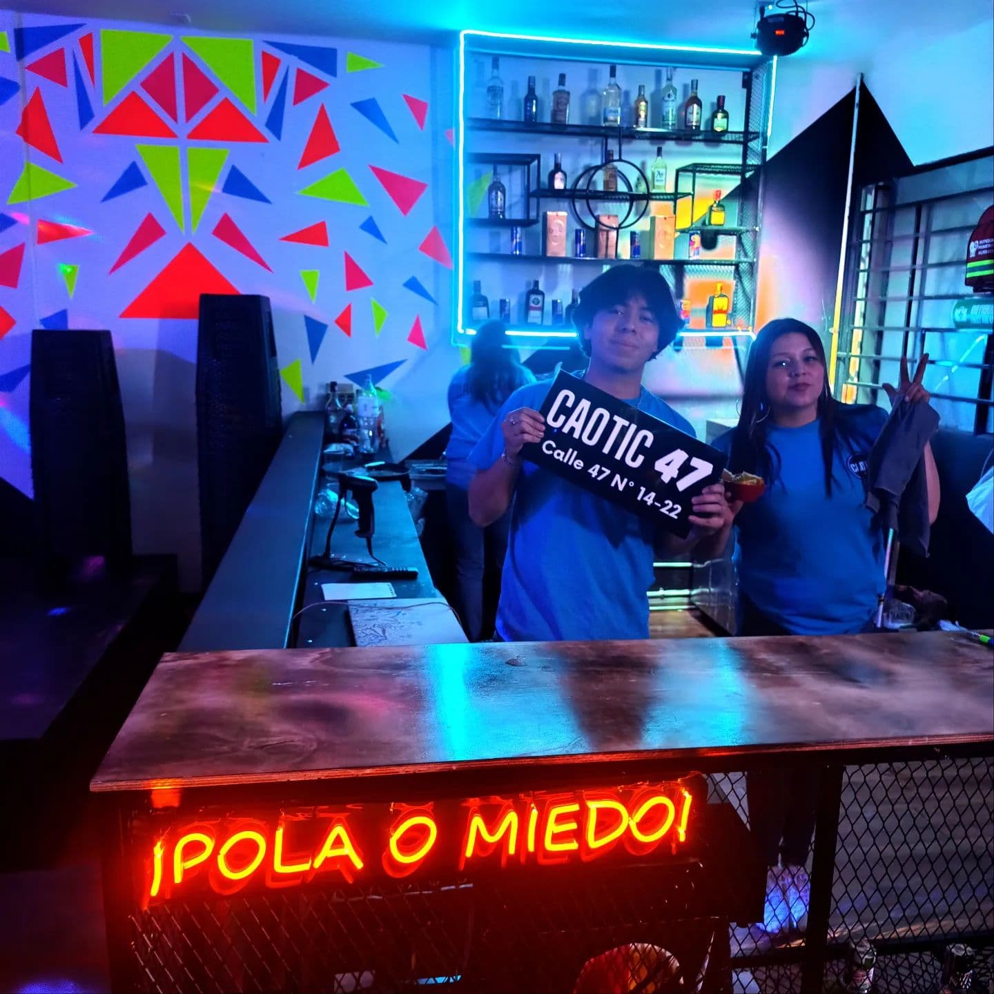 Caotic Bar-98af3409-8b0b-43f2-8726-ee534739fefa