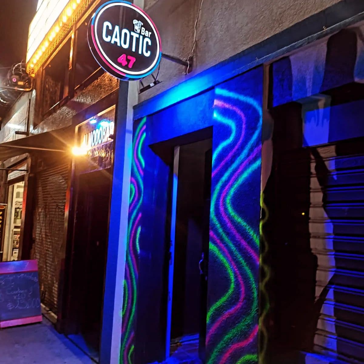 Caotic Bar-2bab4968-47e6-4608-81b3-33810a2a719d