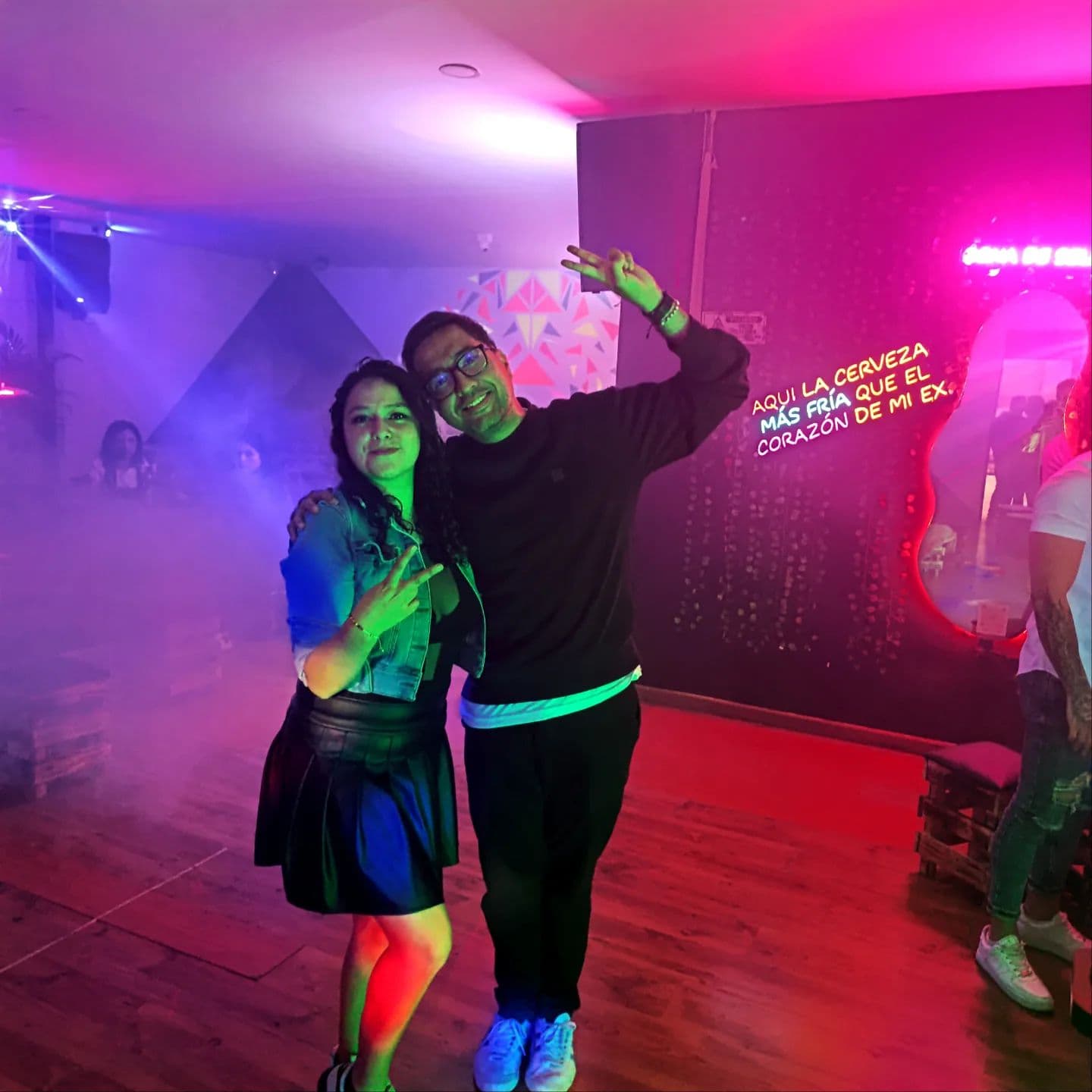 Caotic Bar-016e02ce-fc12-4a88-9423-f674a39eeae6